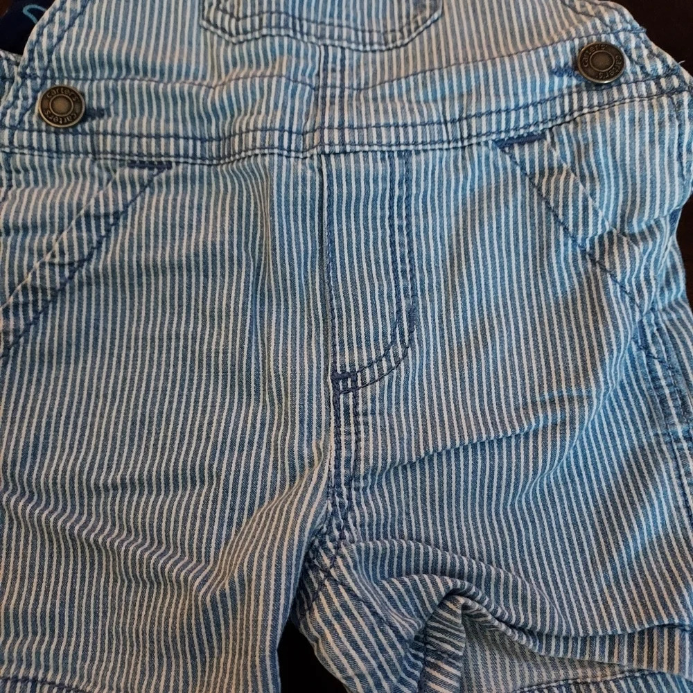 Carters Baby Boys 2-Piece Whale Tee and Short Overalls Set in Size 6M - Picture 4 of 9